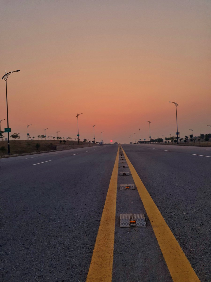 abbasiam77's tweet photo. Last moments of the 2023 🌞 setting, Islamabad
#Islamabad #Pakistan #sunset #sunset2023 #sunset #sky https://t.co/JvBbwEr0QW
