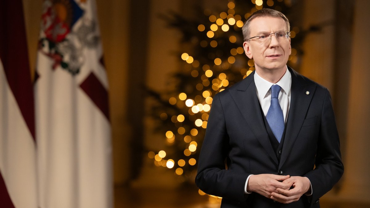 Valsts prezidenta <a href="/edgarsrinkevics/">Edgars Rinkēvičs</a> uzruna gadumijā

💬:  president.lv/lv/jaunums/val…
🎞️: youtu.be/FiN82lUlr2Y?si…