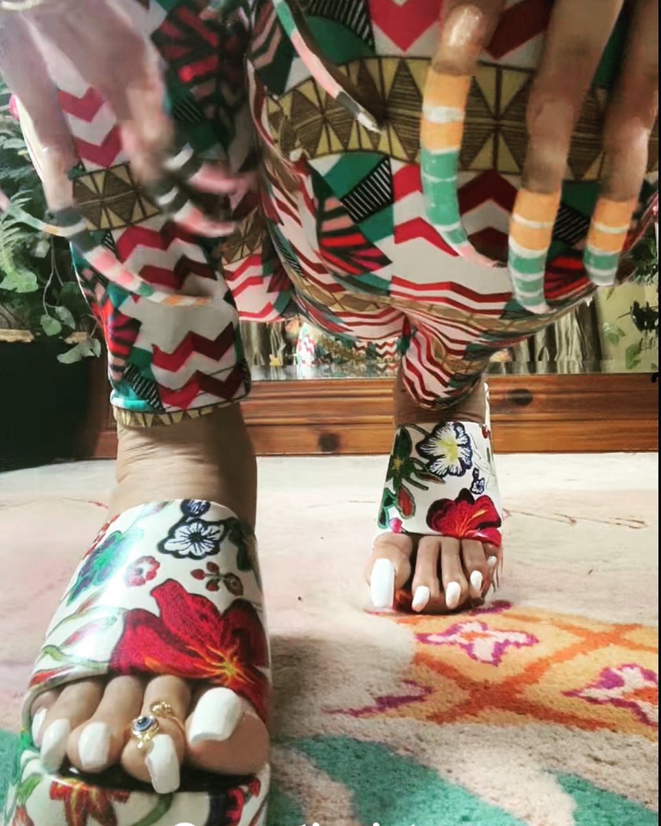 QueenTippieTaps's tweet image. #toering #whitetoes #longnails #realnails #feet 

linktr.ee/queentippietaps