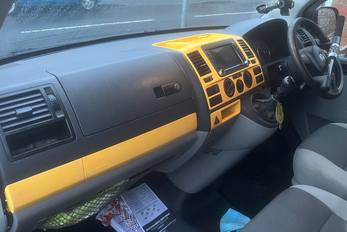 Added some colour to the campers cab, got so many plans for this! Gear knob and gaiter next! looking forward to getting out and about in it again!