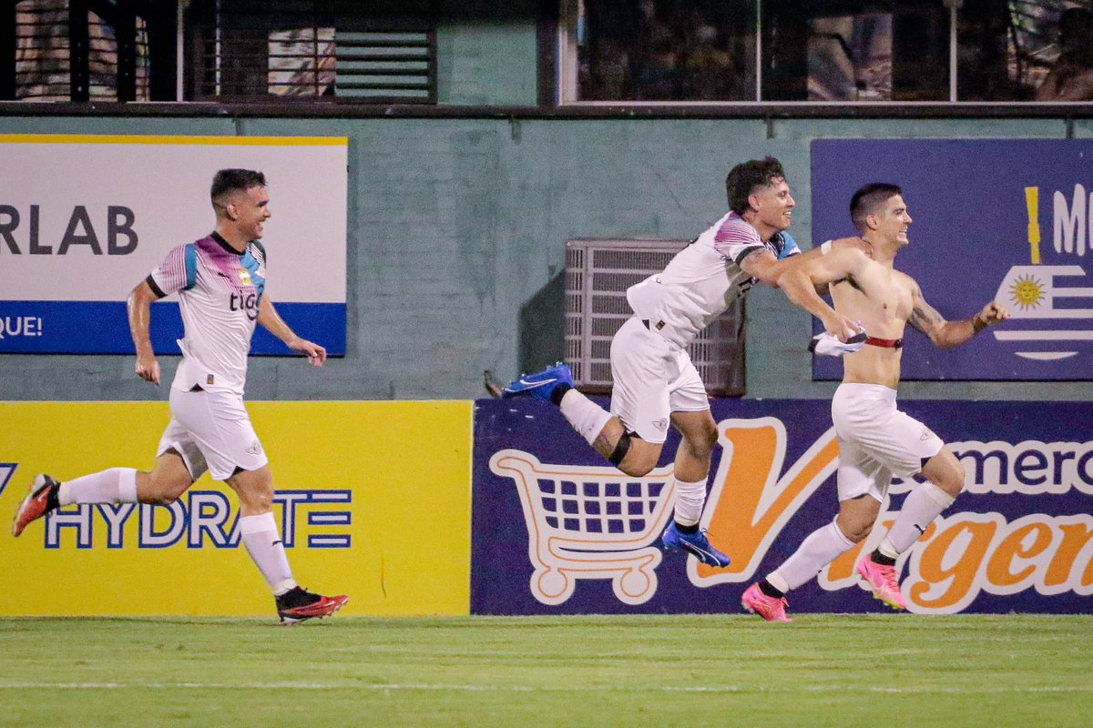 libertguma's tweet photo. A principios de año el club dejó ir a medio plantel y no trajo a nadie, le tiró toda la responsabilidad a los pibes de la casa y estos enfermos hicieron la mejor campaña en la historia del fútbol paraguayo ganando TODO.
El camino siempre fué por acá. https://t.co/wrHQ6G7R5D