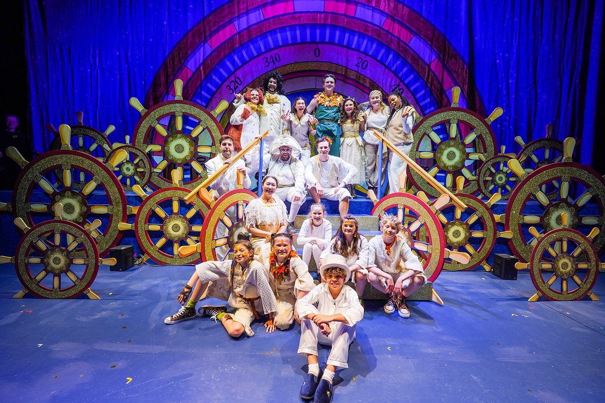 HallforCornwall's tweet photo. As Peter Pan draws to a close, we want to say a massive thank you to our team, cast and crew for spreading heaps of Christmas joy this Christmas!! ✨

And thank you to you, our audiences, for making this show more magical than we could have ever imagined.

Happy New Year! 🎉 https://t.co/v1UXLuTnav