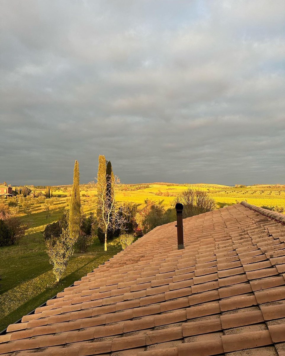 KiAileNYC's tweet photo. SongJoongki's former staff posted a pic of Joongki's wife's farmhouse in Tuscany, Italy as one of his best travel moments of 2023 https://t.co/N7UbJJYS9a