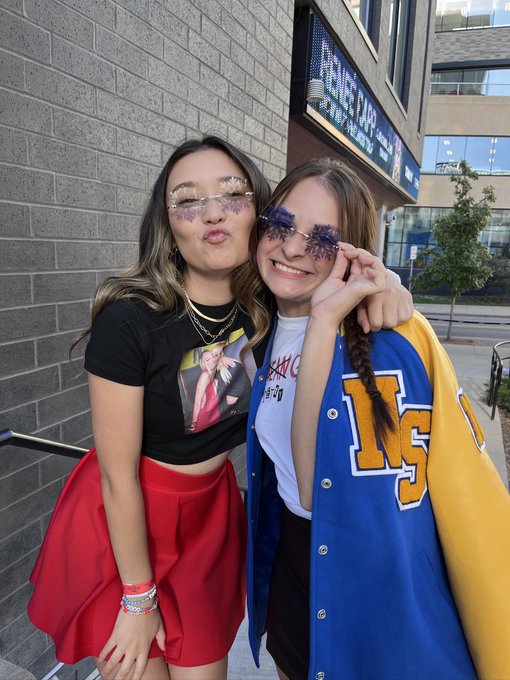 Watch emily 🩷🧡🩵💜's leaked NSFW photo on TwXstars