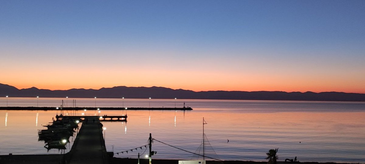 CPitenis's tweet photo. One of the last evenings of 2023... #Greece #Sunset #Sunset2023 #NewYearsEve #NewYear2024 https://t.co/6tdL6ImkyC
