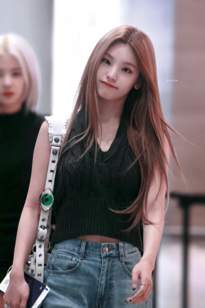 SignbYeji277's tweet photo. 𝟐𝟎𝟐𝟒 𝐇𝐚𝐩𝐩𝐲 𝐍𝐞𝐰 𝐘𝐞𝐚𝐫𝐫𝐫𝐫𝐫🖤

#예지 #옞덩봤덩 #ITZY #YEJI https://t.co/1roZbkmp0V