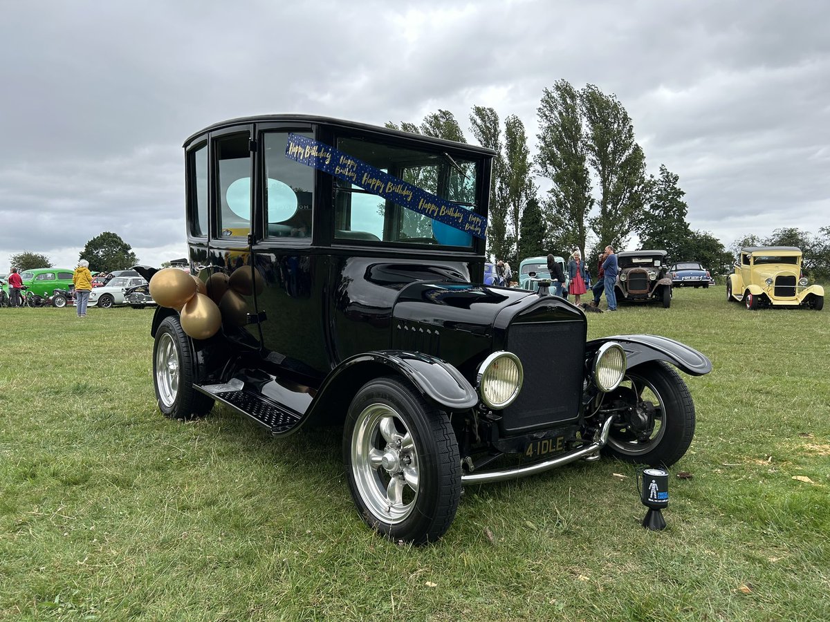 veedubhev's tweet image. As the year draws to a close I think we all reflect a little. The automotive things I have enjoyed and been proud of in 2023, to mention but a few, are doing #BangersAndCash #RestoringClassics with Edy. The #NSRASpringRumble, #AlansTParty and #HerefordAndWorcesterAutoFest 😊