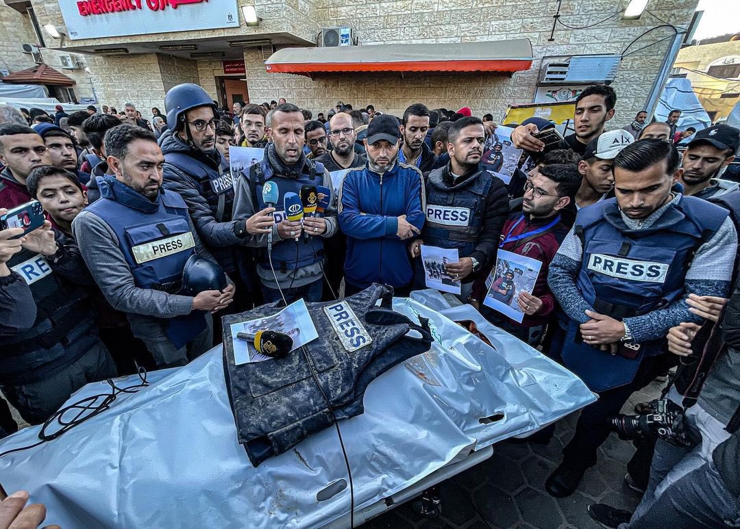 Something that strikes me about Palestinian journalists. They lay press vests on coffins, they wear them to funerals. They are proud of their profession and they honour it. And yet so many journalists are silent about what is happening to them. They deserve our solidarity.