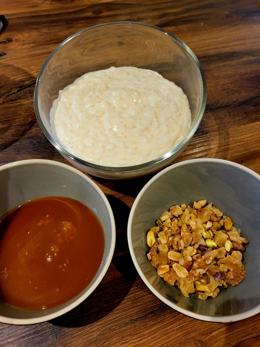 louisemassaux's tweet photo. Le trio de la mort: le riz au lait du copain Stephane Jego, accompagné de son caramel beurre salé et des éclats de nougatine pistache, noix et caouette #LeMal https://t.co/5oz3f5F8nL