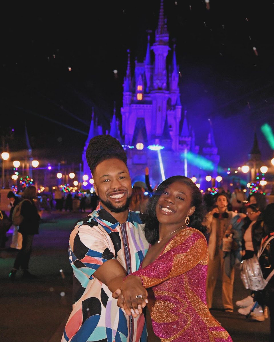 Candiied_Lipz's tweet photo. Idk about yall but I’m entering 2024 as a fiancé 🗣️🍾. Make some noise wtf https://t.co/tNIwjuGULj