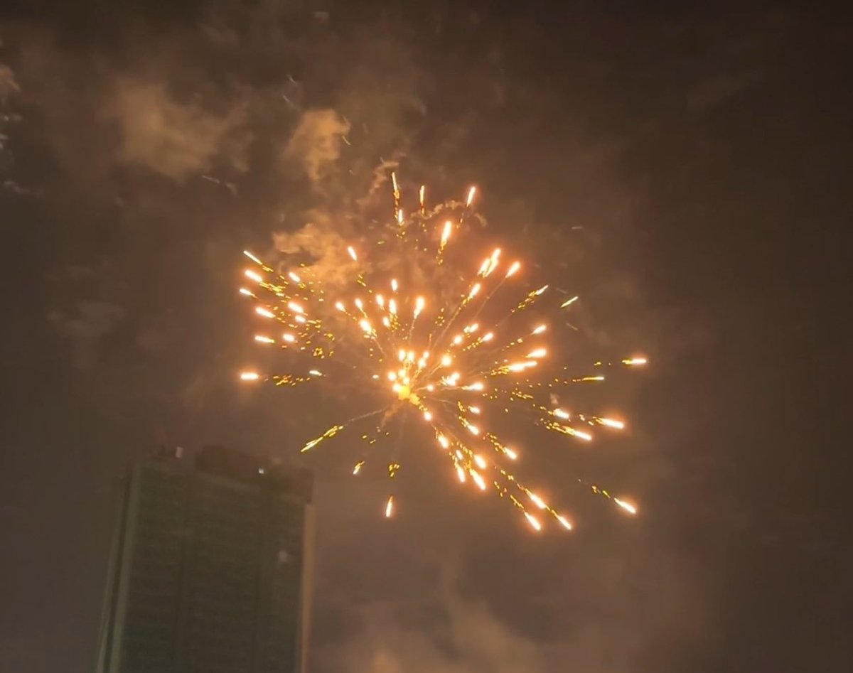 poopmandefi's tweet photo. Happy new year to all of my followers. 

We are all going to make it In 2024. https://t.co/WkmaqTrXVd