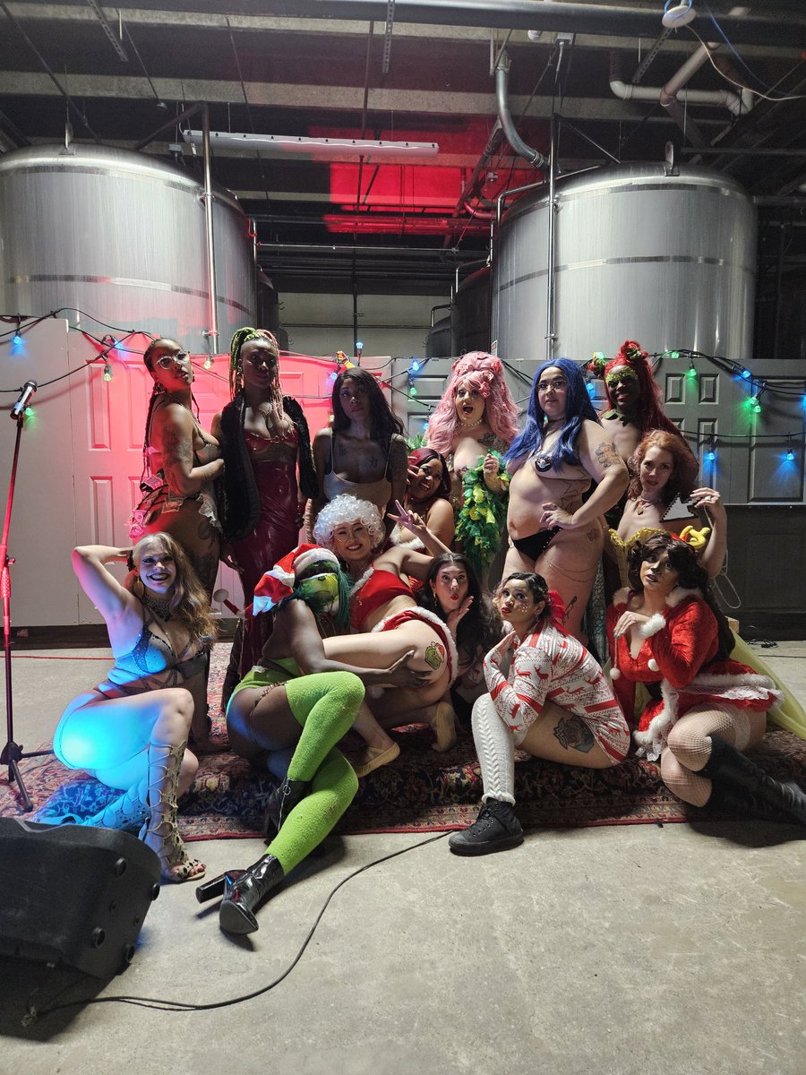 I couldn't ask for a better life. What a way to end 2023. @dcbrau y'all owe me nothing. Thank you everyone who made DC Braulesque the premiere nerdlesque experience in DC 💚