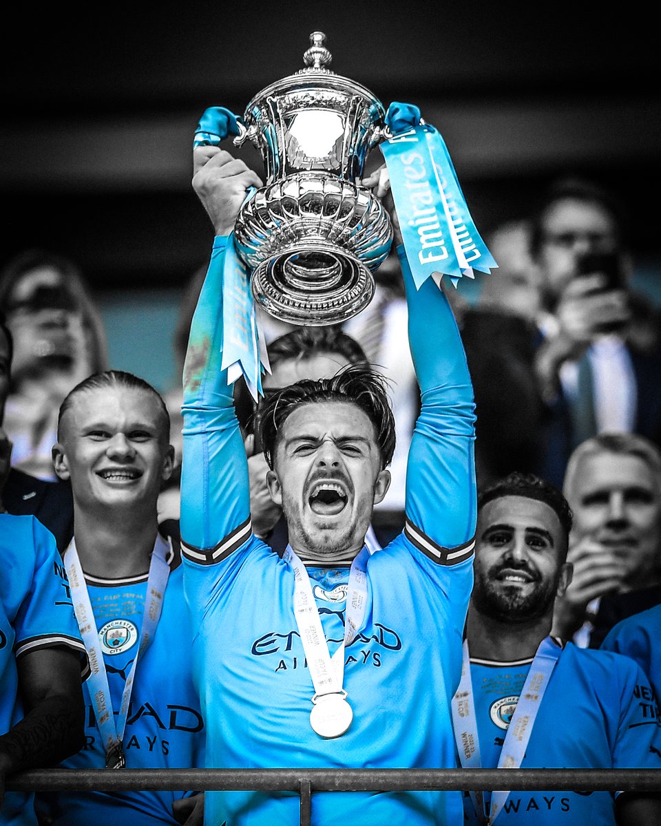 EmiratesFACup's tweet photo. A year that will go down in the history books for @ManCity 🏆

#EmiratesFACup https://t.co/Mli05DSnMy