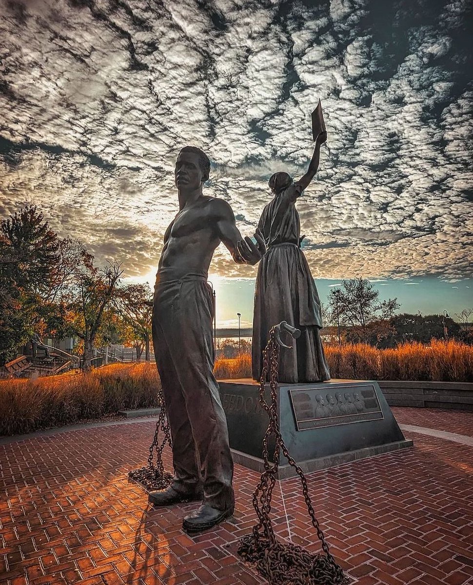 Emancipation and Freedom Monument on Brown’s Island 📸 by @thenostradonny ~ @RichmondGrid 
😍 instagram.com/p/C1dF7j0Oz-d/ ✨
#EmancipationandFreedomMonument #freedom #brownsisland #sunrise #richmondgrid #visitgayva