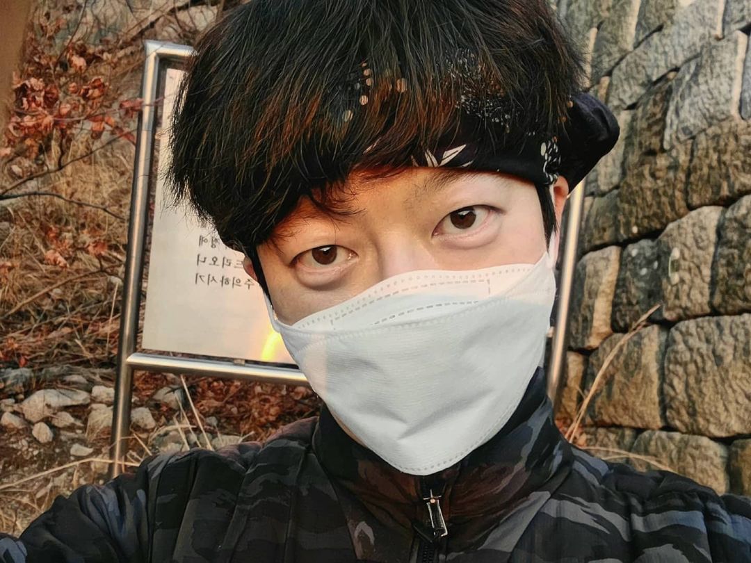 #국카스텐_트친소
안녕하십니까, 저는 너굴이라구 합니다!!(꾸벅
국카스텐 제대로 파고 싶습니다..
제 비록 나이가 차지 않아 공연을 한 번도 가보지 못 하였지만.. 앨범 구매 방법을 몰라 한 번도 구매하지 못 했지만.. 그 국덕으로 쳐 주실 수 있을까요........ 부탁드리겠슴다... 잘부탁드립니다!!!