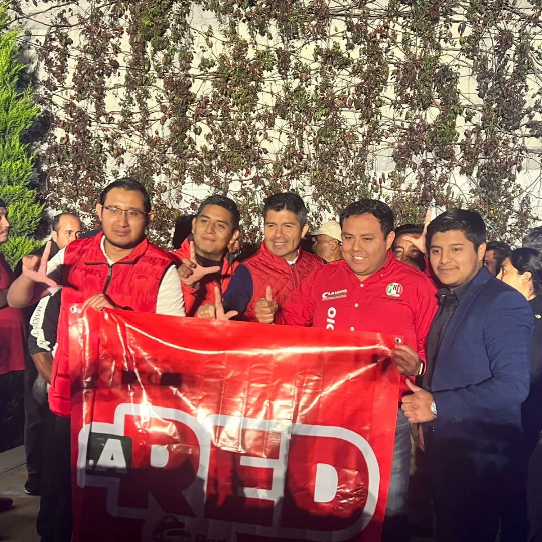 BanuelosClaudio's tweet photo. No hay descansos cuando se busca un mejor futuro para el estado, por eso he visitado junto al Precandidato @eduardorivera01 los municipios de Puebla y hemos reafirmando que la @RJXMex_Pue tiene presencia en todo el estado.
#SomosLaRed. https://t.co/oK8puaL7op