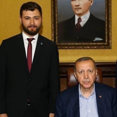 AK Parti Balıkesir İl Gençlik Kolları Başkanımız Hüseyin Murat Uysal’ın vefatını derin bir teessürle öğrendim. Merhuma Allah'tan rahmet, başta ailesi ve Balıkesir teşkilatı olmak üzere tüm AK Parti teşkilatlarımıza başsağlığı diliyorum. Mekanı cennet, makamı âli olsun.