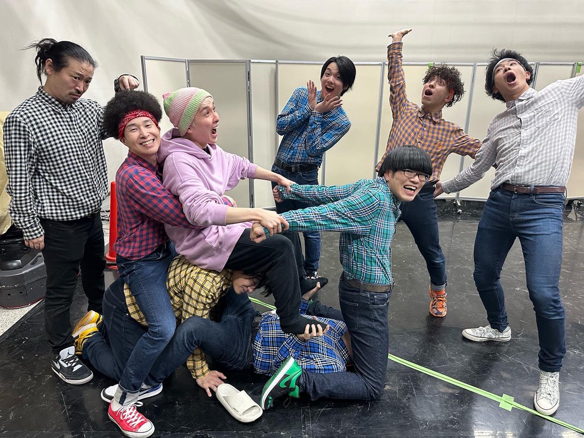 Sota_ganmi's tweet photo. #NHK紅白
YOASOBI - アイドル
振付•ステージングを担当しました。

夢のような出演者の方への各パートの振付
すこぶる楽しかったです！！

こんなビッグ企画なのに振り入れから本番までハッピーに出来たことに多大なる感謝を！

さすがにこの文字数はきついのでこちらを
👇🏻
https://t.co/EnlnhOHuuu https://t.co/uG36isYzcx