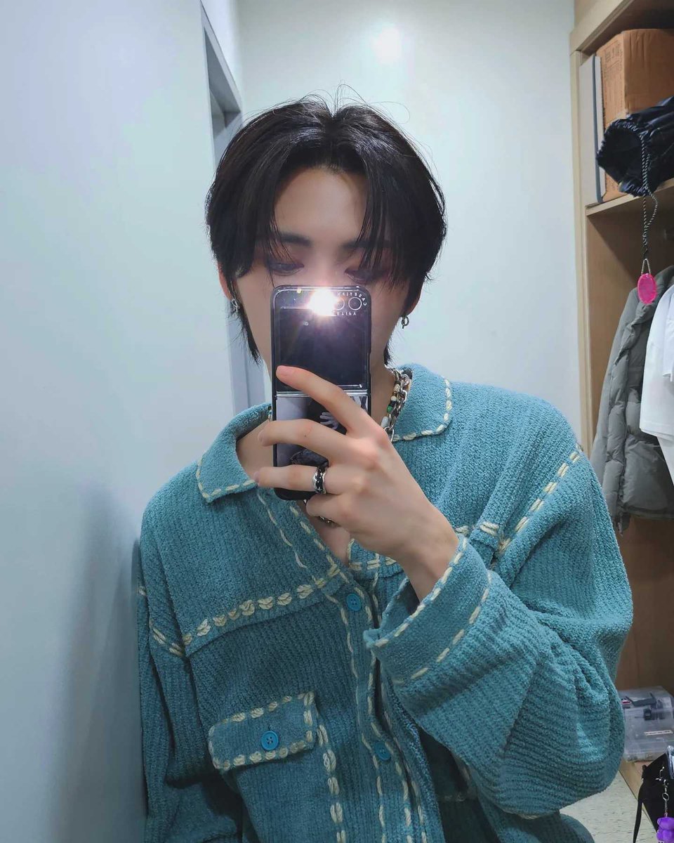 BOYNEXTDOOR_twt's tweet photo. HAPPY NEW YEAR! 
✨✨ 🙇‍♂️🙇‍♂️ ✨✨

#BOYNEXTDOOR #TAESAN #태산
#HAPPYNEWYEAR #ONEDOOR https://t.co/aIhl7WqrPR