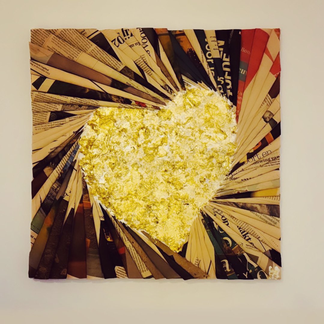 💘’When the news hits your heart’. 💘The last <a href="/FD_Nieuws/">FD Nieuws</a> of 2023 becomes art #mousheart #artbymouselli