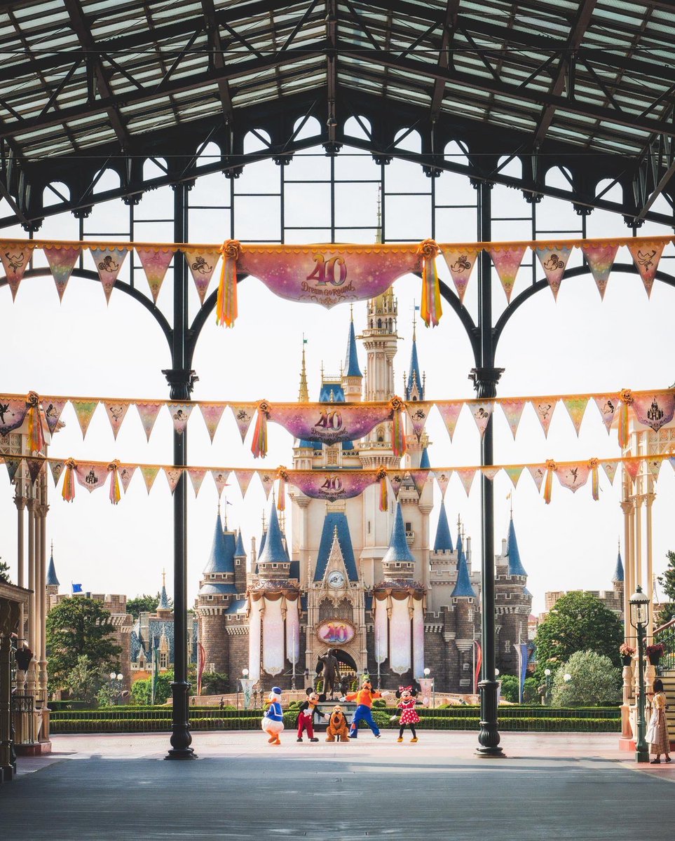 Somewareatdisney tweet media