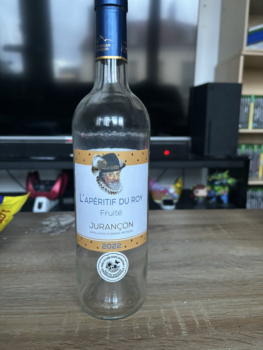 demonium62's tweet image. La bouteille à 20h vs la bouteille à 20h01  après le début du discours de Macron #20hMacron #MacronDirect