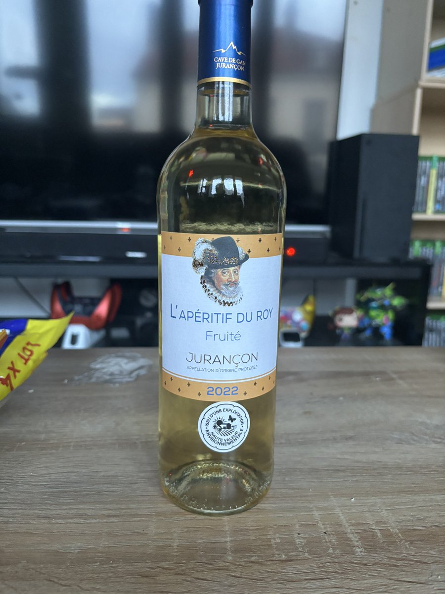 demonium62's tweet image. La bouteille à 20h vs la bouteille à 20h01  après le début du discours de Macron #20hMacron #MacronDirect