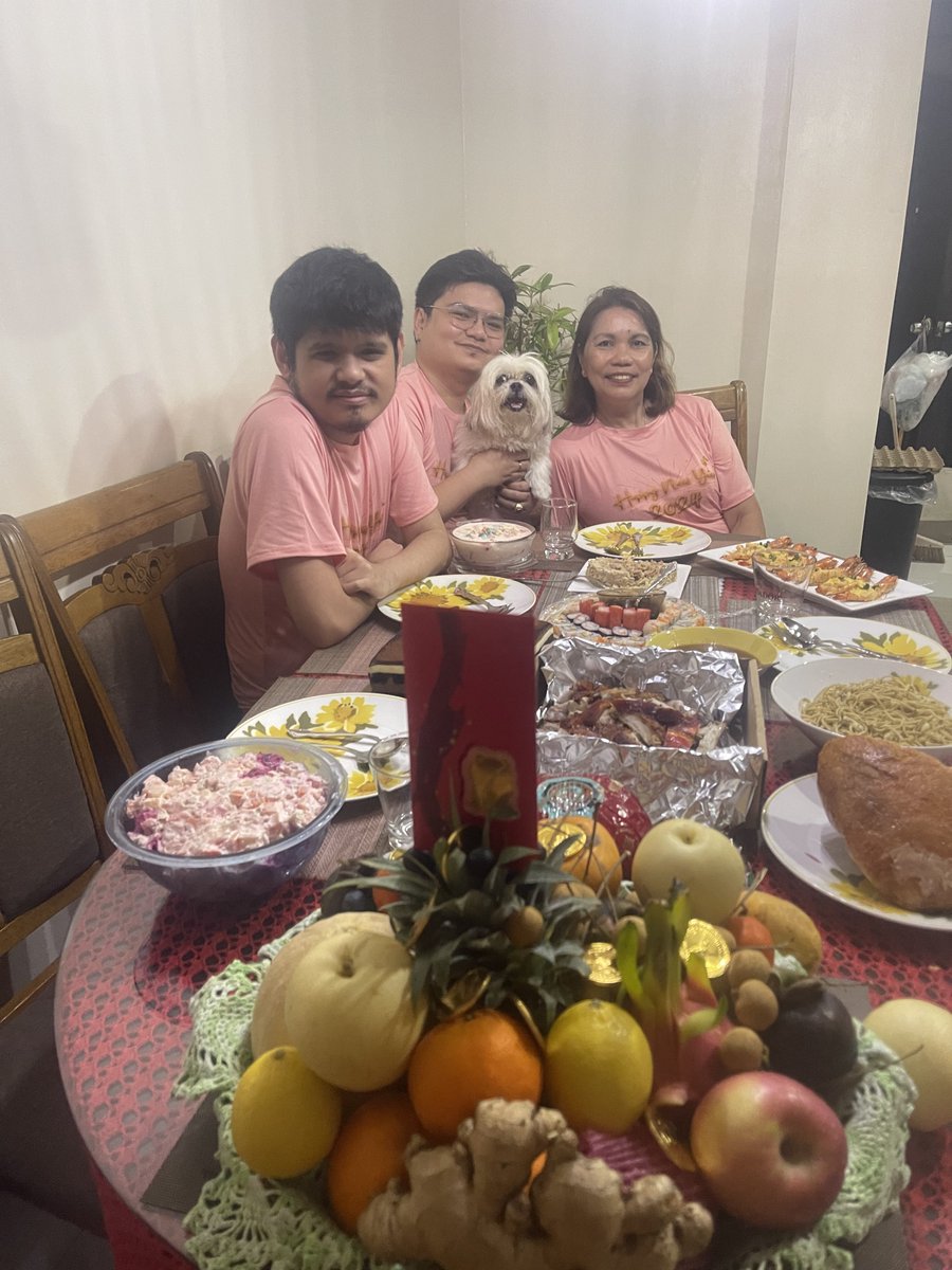 robert_roces's tweet photo. Final family photo for 2023 wishing everyone a safe and prosperous new year this 2024 https://t.co/ciPW08lrZM