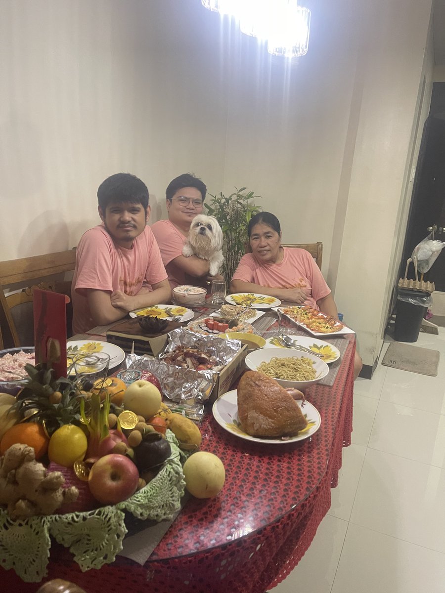 robert_roces's tweet photo. Final family photo for 2023 wishing everyone a safe and prosperous new year this 2024 https://t.co/ciPW08lrZM