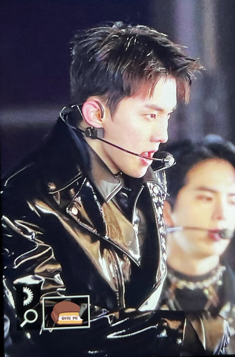 QutiePie_1105's tweet photo. 240101 Hi Hello 2024 
#THEBOYZ #더보이즈 #Q #큐 #지창민 https://t.co/o8YQ0edd3o