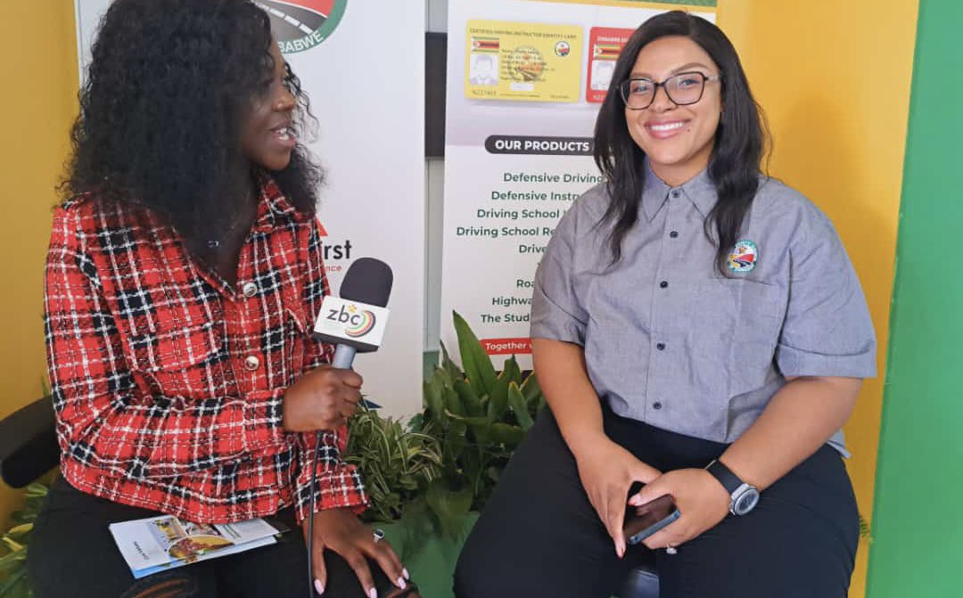 LucyKuziva's tweet image. The other day #WhileAtWork I had an opportunity to sit with colleagues from ZBC TV and discussed issues which are of utmost importance in our daily lives. 
#MC 
#events
#whileonthejob
#CorporateCommunications