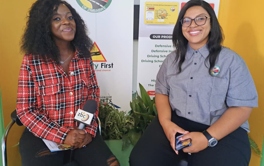 LucyKuziva's tweet image. The other day #WhileAtWork I had an opportunity to sit with colleagues from ZBC TV and discussed issues which are of utmost importance in our daily lives. 
#MC 
#events
#whileonthejob
#CorporateCommunications