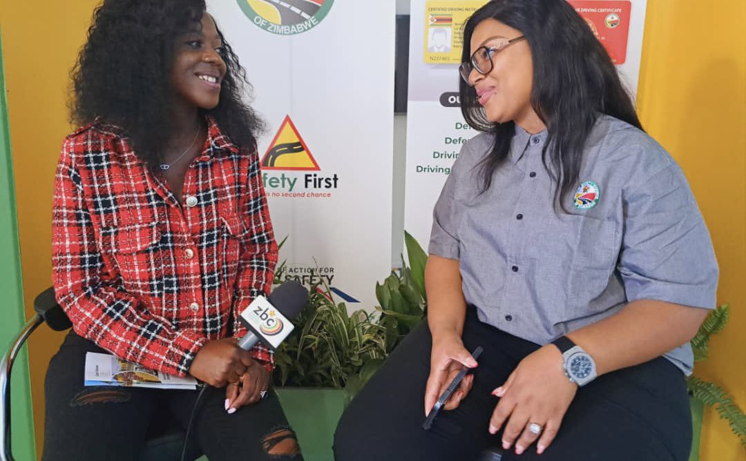 LucyKuziva's tweet image. The other day #WhileAtWork I had an opportunity to sit with colleagues from ZBC TV and discussed issues which are of utmost importance in our daily lives. 
#MC 
#events
#whileonthejob
#CorporateCommunications