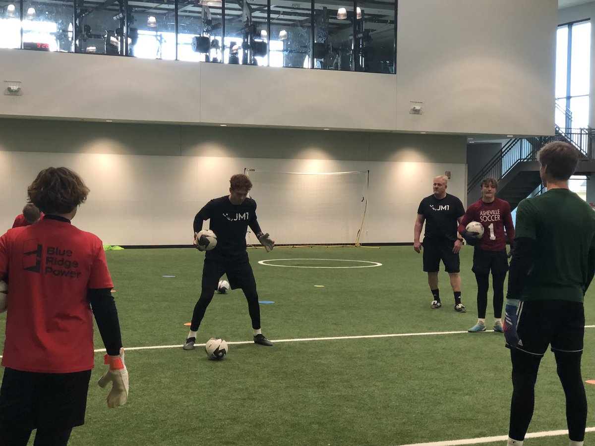 guy_gcampbell's tweet photo. Thank you to @greeniesports and @jonny_mennell for putting  on such a great Goalkeeping Clinic for local youth players. Follow Jonny Mennell on social media to keep up with future GK clinics. https://t.co/QGQ8YOEltI