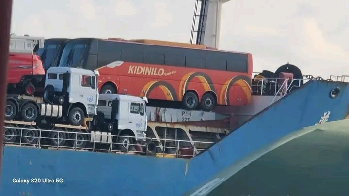 BusesDaily's tweet photo. Finally Zimefika🔥🔥🔥🙌

365 days....
#KidiniloExpress 
#LavihaLuxury 
#HappyNationExpress https://t.co/NV6xenDkIG