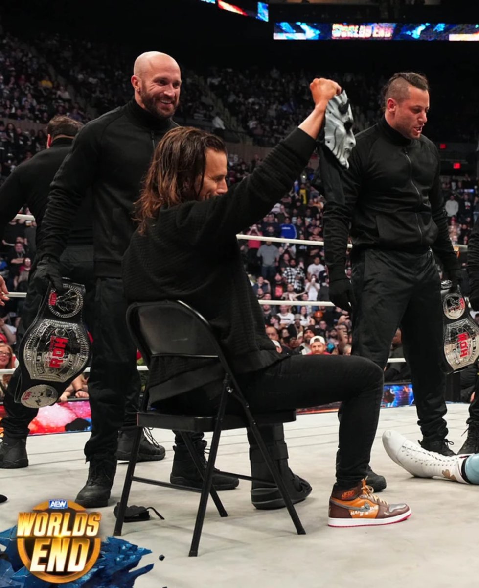 MACHE275's tweet image. Custom “Handsome Jack” inspired AJ1s made for the Devil himself, @AdamColePro. #AEWWorldsEnd #AdamCole #borderlands cc: @RealBrittBaker @AEW