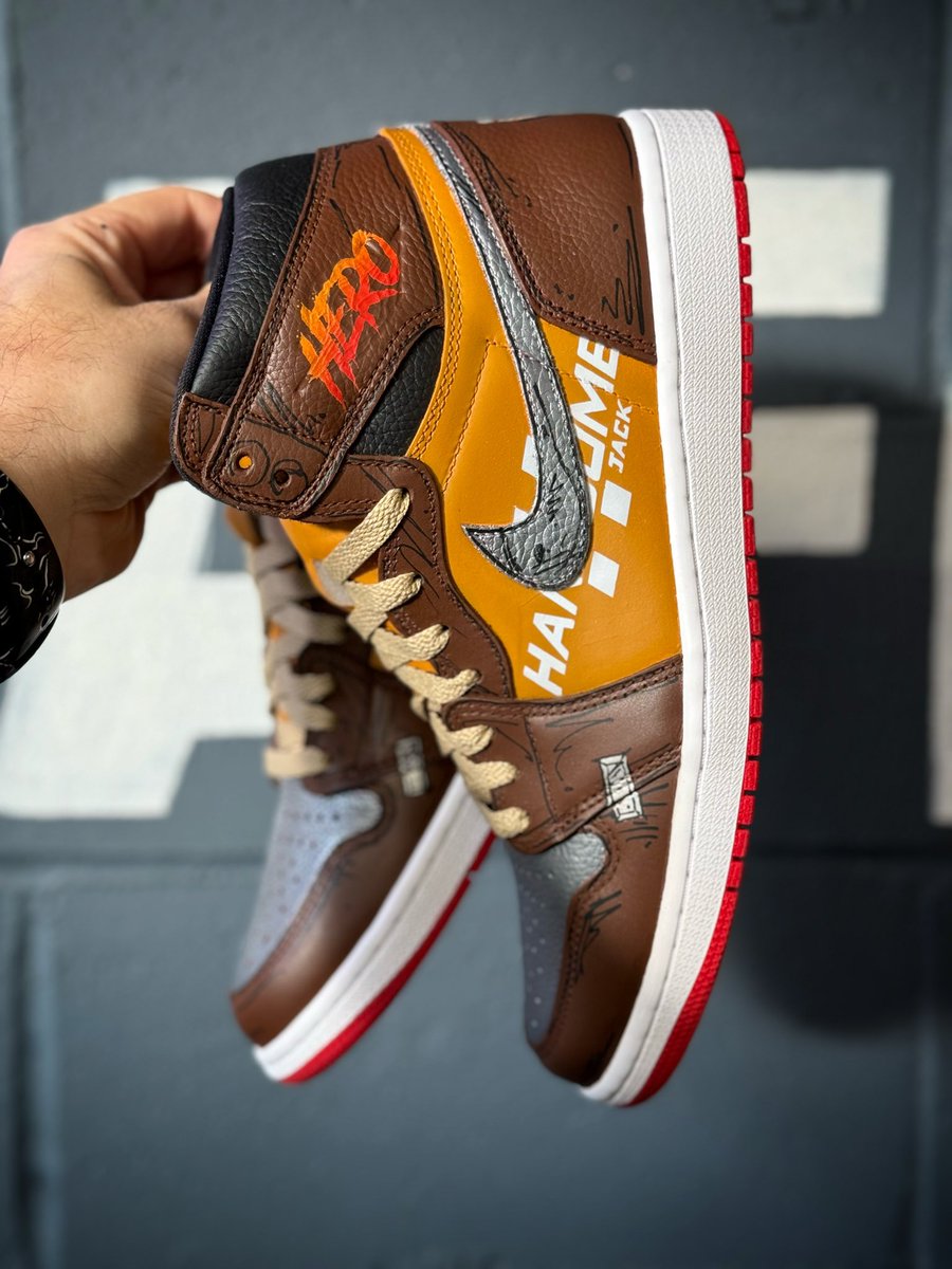 MACHE275's tweet image. Custom “Handsome Jack” inspired AJ1s made for the Devil himself, @AdamColePro. #AEWWorldsEnd #AdamCole #borderlands cc: @RealBrittBaker @AEW