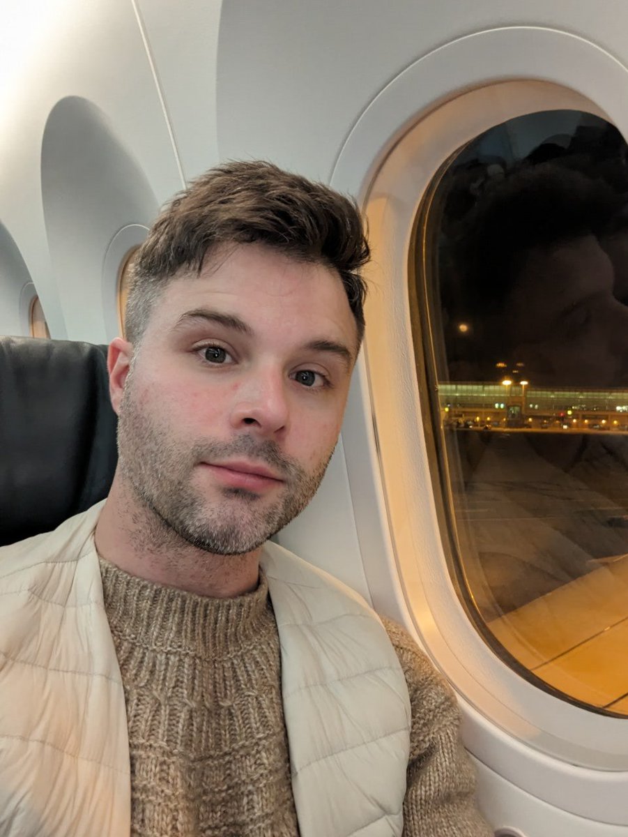pbjampb's tweet photo. In Hometown, Canada to celebrate the new year with family and friends 🥰 Back to Korea January 7th 🇨🇦🇰🇷 https://t.co/OaB4e4DuhC