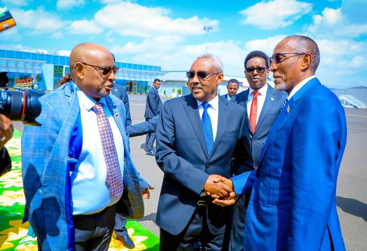 somalilandmfa's tweet photo. H.E. President @musebiihi and a delegation of S/land ministers arrived  in Addis Ababa, 🇪🇹, today on an official invitation from H.E. Prime Minister @AbiyAhmedAli. The delegation was welcomed by the DPM and Minister of Foreign Affairs of 🇪🇹  @DemekeHasen and other 🇪🇹 officials. https://t.co/OACiVtW2JX