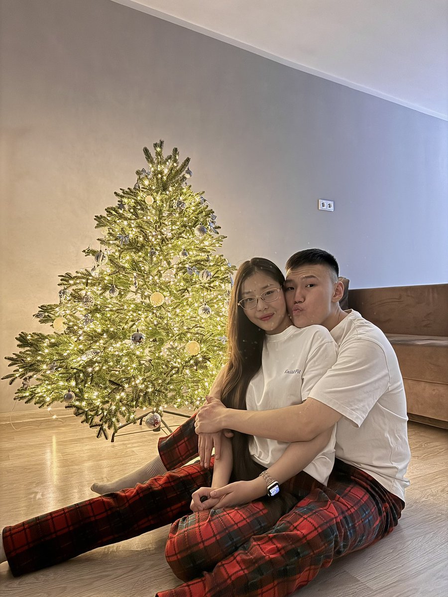 хэппи нью йеар🎄🎄🎄🥳🥳🥳❤️❤️❤️