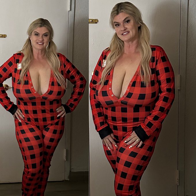 Last nights outfit at #gemsclub #birmingham room crawl. Easy access panel 😉  #kimmiekaboom #NewYear2024<a href="/tag/gemsclub"class="tags">#gemsclub</a><a href="/tag/birmingham"class="tags">#birmingham</a><a href="/tag/kimmiekaboom"class="tags"><span>#kimmiekaboom</span></a><a href="/tag/newyear2024"class="tags"><span>#newyear2024</span></a><a href="/tag/asnlifestylemagaz"class="tags"><span>#asnlifestylemagaz</span></a>