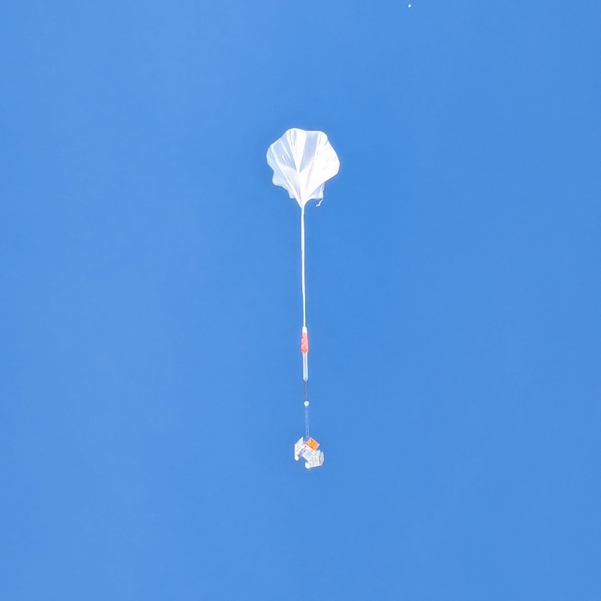 Mucho GUSTO! A scientific balloon carrying the GUSTO mission took flight from Antarctica Dec. 31, 7:30 p.m. local time (Dec. 31, 1:30 a.m EST). The balloon is floating 128,000 feet above Earth’s surface. Track the balloon in real-time: go.nasa.gov/3NQmsKH