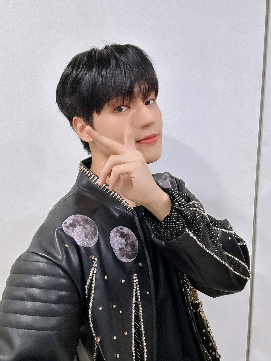 ATEEZofficial's tweet photo. [#우영] 2024년 잘 부탁해애
#ATEEZ #에이티즈 https://t.co/DrGIAoYUyb