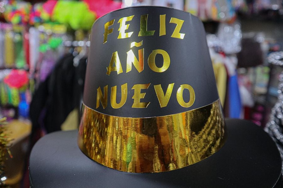latercera's tweet photo. Siete cábalas para celebrar el Año Nuevo: revisa qué implica cada una https://t.co/hyBBFQgpR4 https://t.co/AzzT9ouMCU