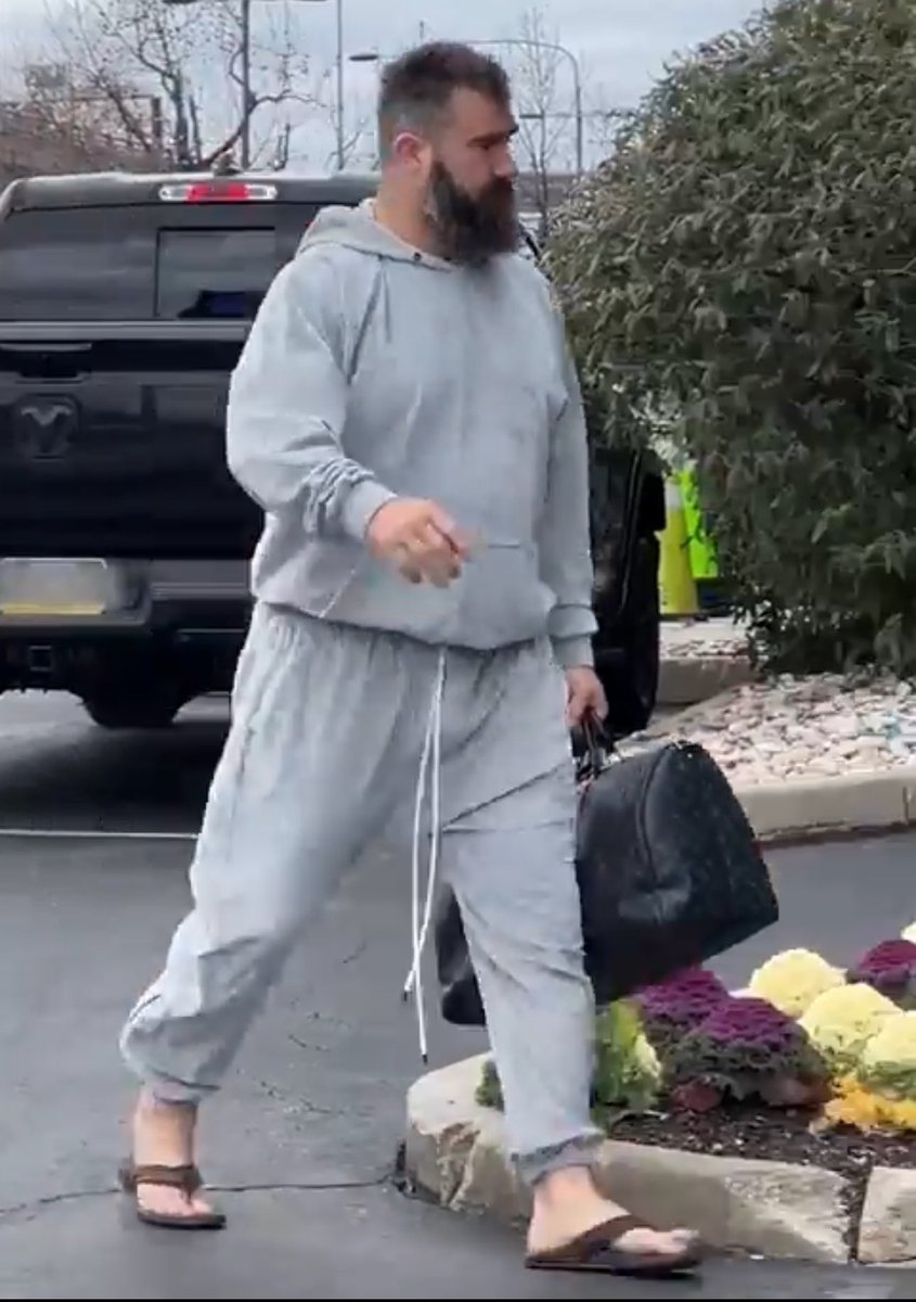 Jason Kelce Gameday outfits will never disappoint. #AZvsPHI 🦅