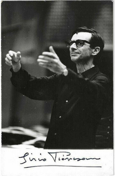 alberto_sanavia's tweet photo. #19gennaio 1917, #Venezia: nasce il violinista Sirio #Piovesan. 21enne rifiuterà una cattedra al Conservatorio per perfezionarsi all’estero. Il suo 1° concerto alla Fenice sarà nel 1942 e da allora suonerà per 40 anni dedicandosi poi all’insegnamento. Morirà il #26maggio 2007 https://t.co/FDaiGuAA8g