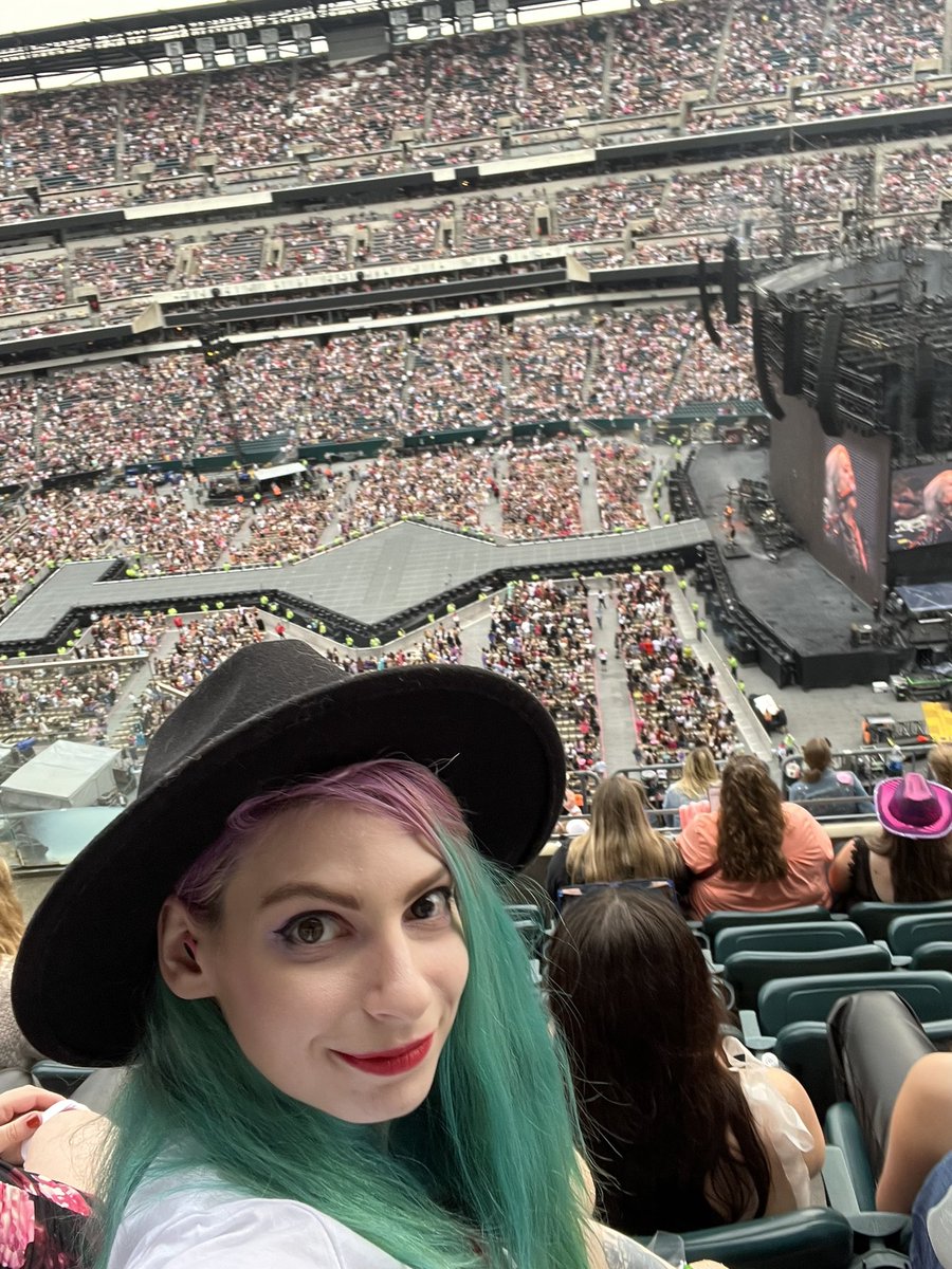 Realtra_cosplay's tweet photo. @taylornation13 @icespicee_ @taylorswift13 This year was unforgettable. Getting to see Taylor twice, I’ll never forget how the confetti fell to the ground! Looking forward to making more memories with you in 2024 🩵 https://t.co/34h50wTM0q