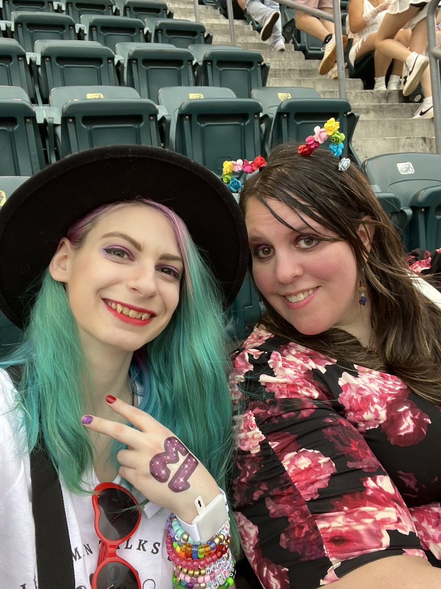 Realtra_cosplay's tweet photo. @taylornation13 @icespicee_ @taylorswift13 This year was unforgettable. Getting to see Taylor twice, I’ll never forget how the confetti fell to the ground! Looking forward to making more memories with you in 2024 🩵 https://t.co/34h50wTM0q