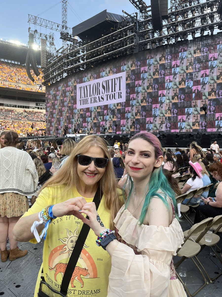 Realtra_cosplay's tweet photo. @taylornation13 @icespicee_ @taylorswift13 This year was unforgettable. Getting to see Taylor twice, I’ll never forget how the confetti fell to the ground! Looking forward to making more memories with you in 2024 🩵 https://t.co/34h50wTM0q