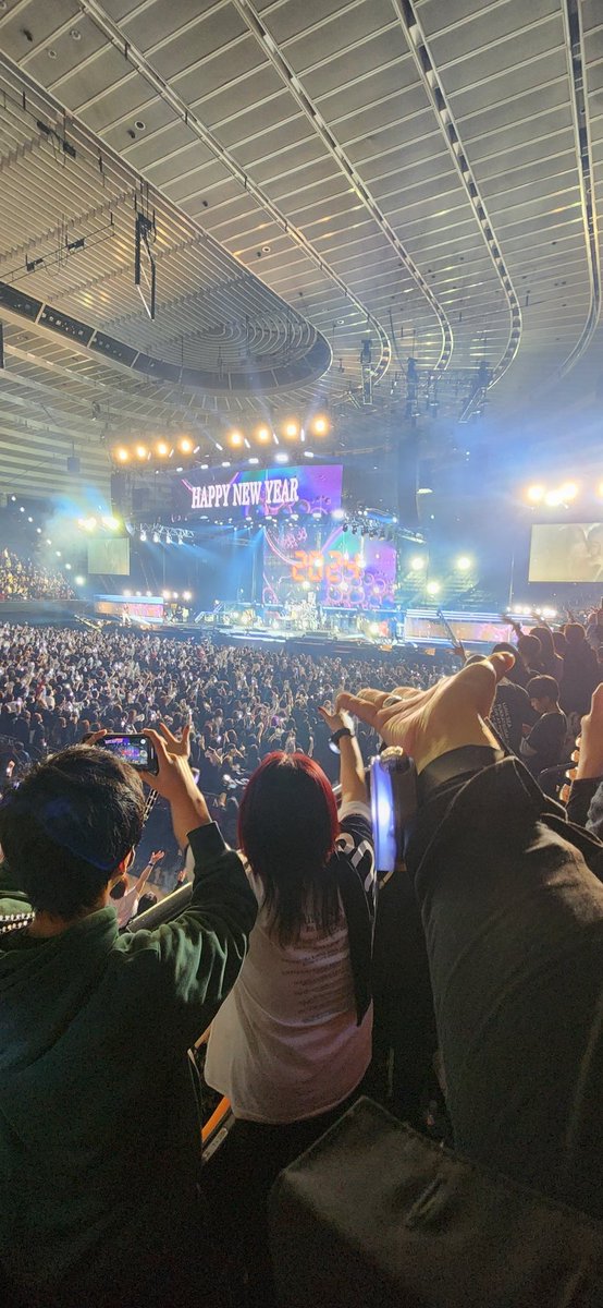 Nekomama_R's tweet photo. 🎍HAPPY🐏🎷NEW🌅YEAR✨
もちろん第一声にRYUICHIの名を叫んだぜ!
本当に最高の幕開けでした✨
#LUNAPIC
#LUNASEA
#DUAL_ARENA_TOUR_2023
#END_OF_DUAL
#MOTHERvsSTYLE
#大阪城ホール https://t.co/JToNSw8oBq